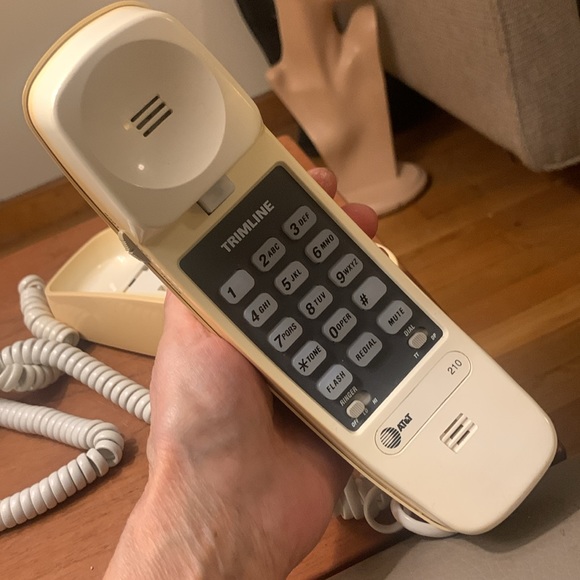 AT&T TRIMLINE WALLMOUNT OR TABKETOP PUSHBUTTON PHONE, VINTAGE. - Picture 5 of 12